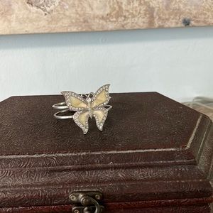 Butterfly bracket